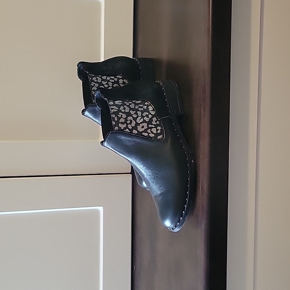Geo Reino black leather and suede booties - Picture 1 of 6